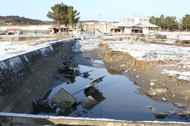 Damage / Taneichi office of Iwate Sea-Farming Association / Product promotion center / Seaside park