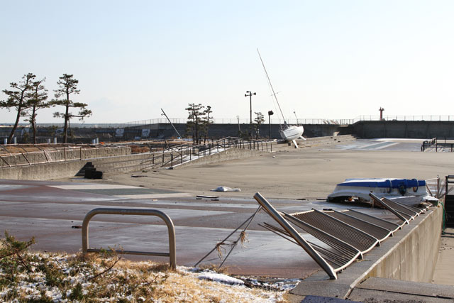 Damage / Taneichi office of Iwate Sea-Farming Association / Product promotion center / Seaside park