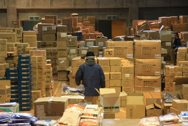 支援 物資 体育館