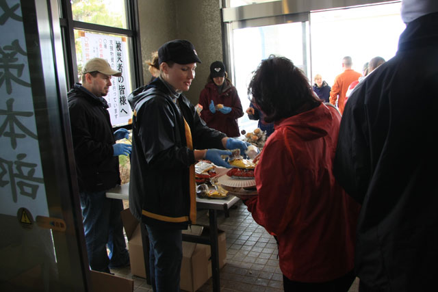 支援 海外 米軍 ボランティア