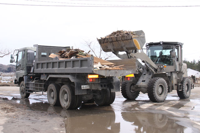 自衛隊 がれき 撤去