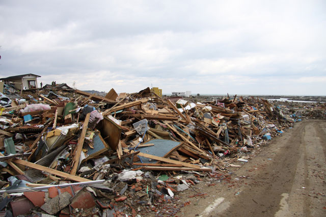 被災 海岸 大戸浜 がれき