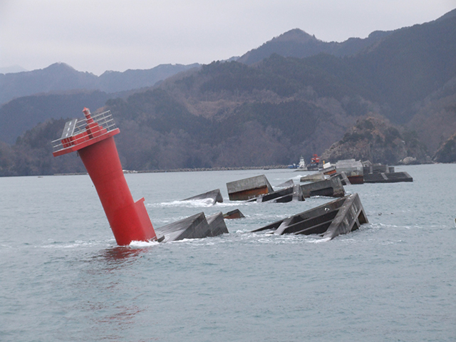 Harbor / Bay entrance breakwater