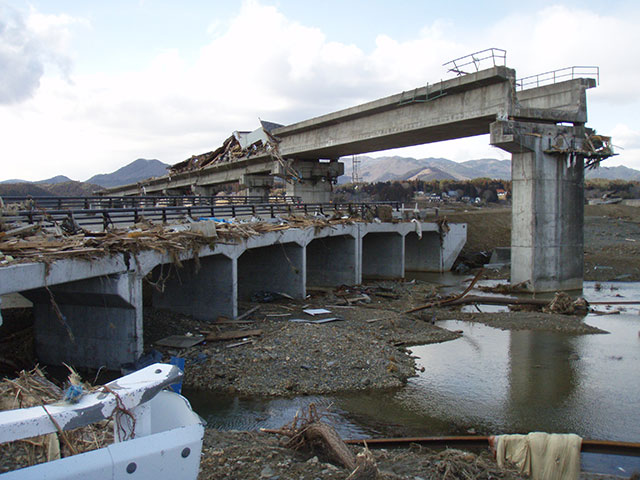 R45 / Kesennuma / Sodeogawaba bridge / (Walkway of the bridge flowed) 