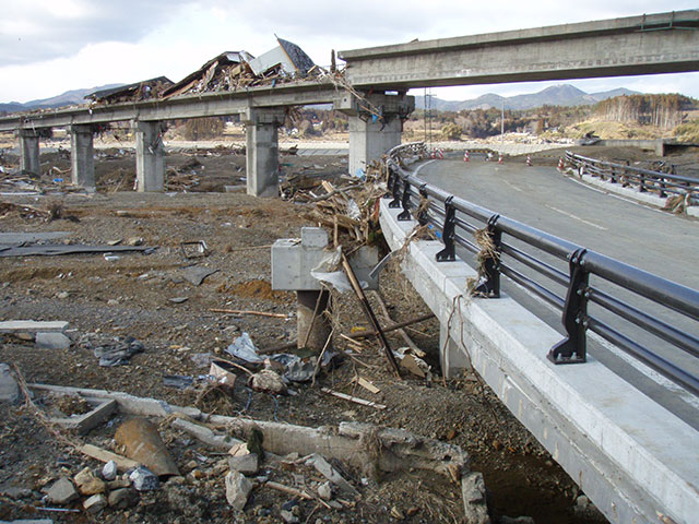 R45 気仙沼市 外尾川橋(橋梁歩道部流出)